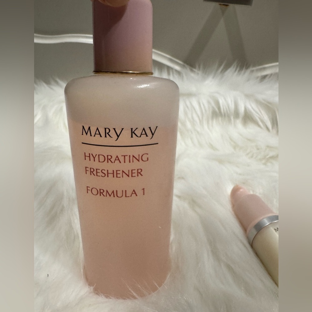 Mary Kay Bundle - Picture 3 of 11